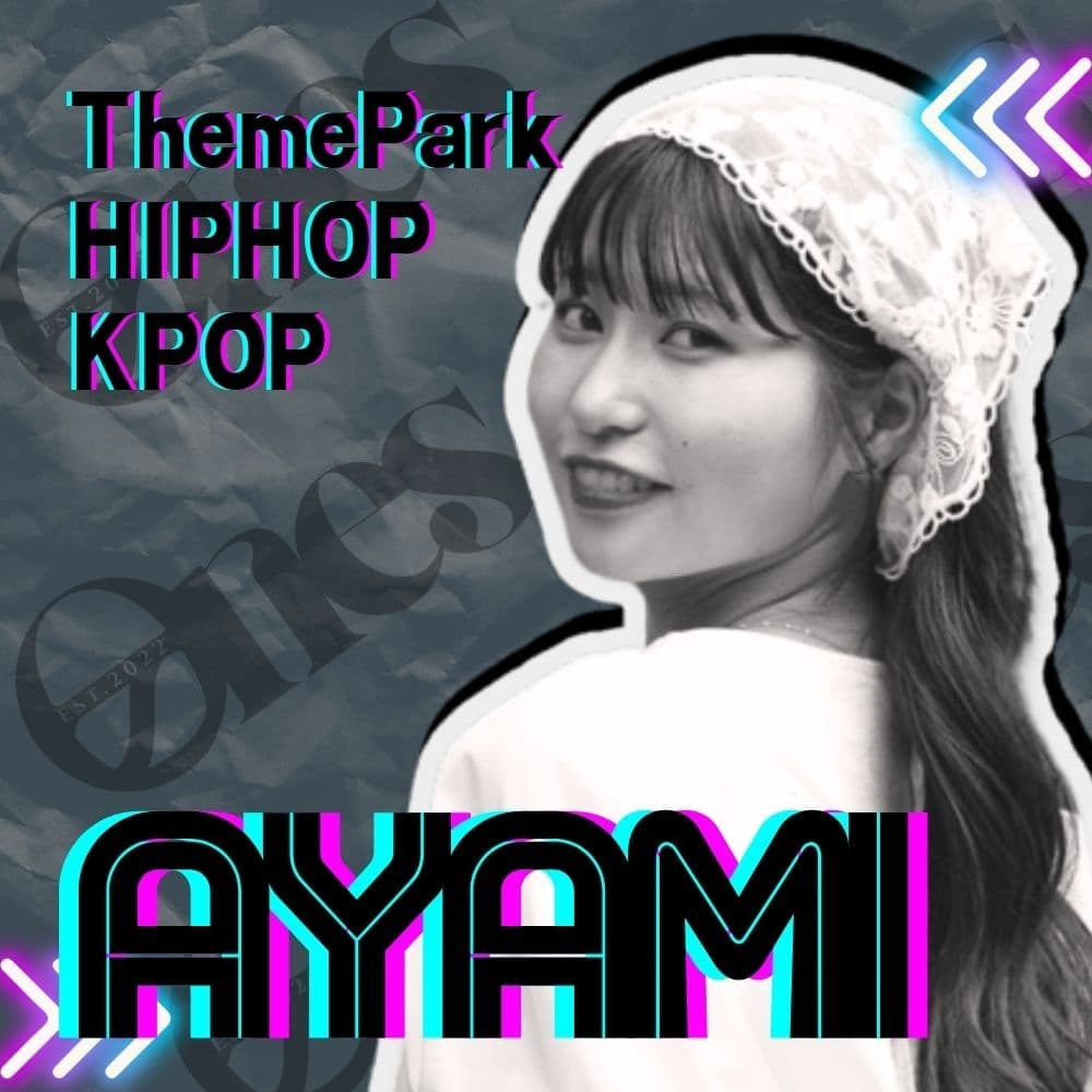 サンリオやプロラグビー専属チア、幕張メッセ出演歴を持つ現役プロ講師AYAMI先生。豊洲・有明エリアでテーマパークダンスやキッズダンス（豊洲）を指導。映画出演など「情報の鮮度」が高い現役ならではの華やかな表現力を誇るインストラクター写真。